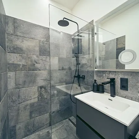 Апартаменти Clato Living - Etschmann With Balcony Мерано
